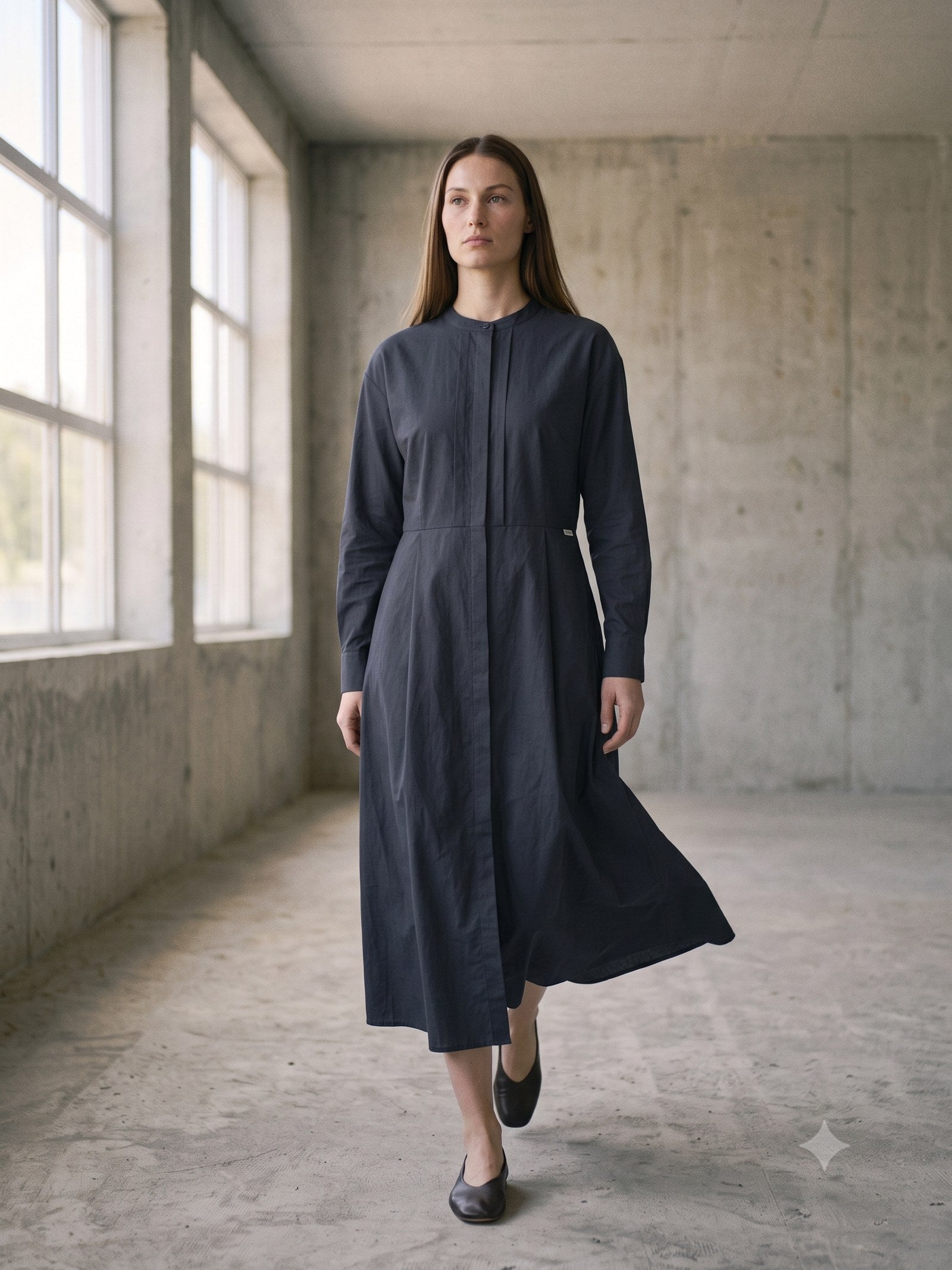 Grid Cotton Poplin Shirt in Ink, in motion