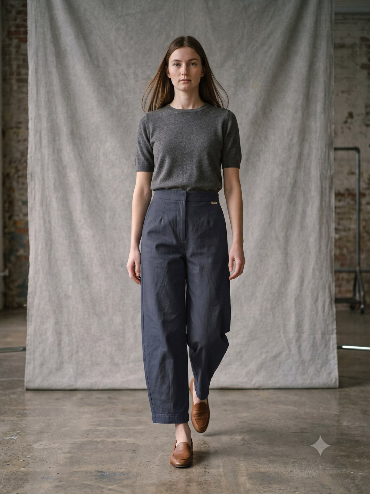 Pivot Cotton Barrel Pant in Ink, front