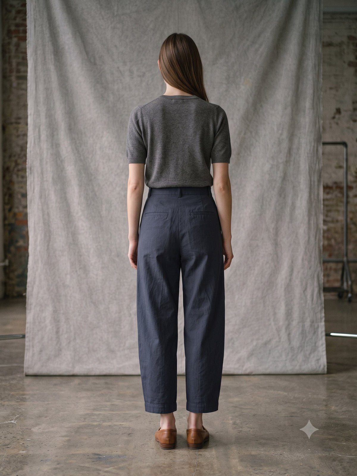 Pivot Cotton Barrel Pant in Ink, back