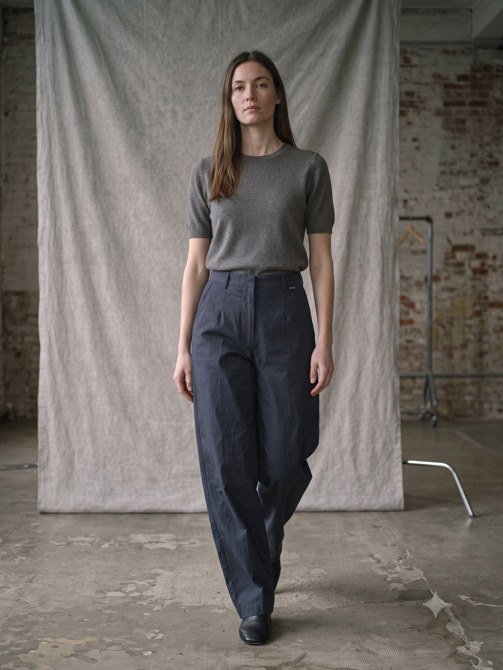 Pivot Cotton Barrel Pant in Ink, in motion