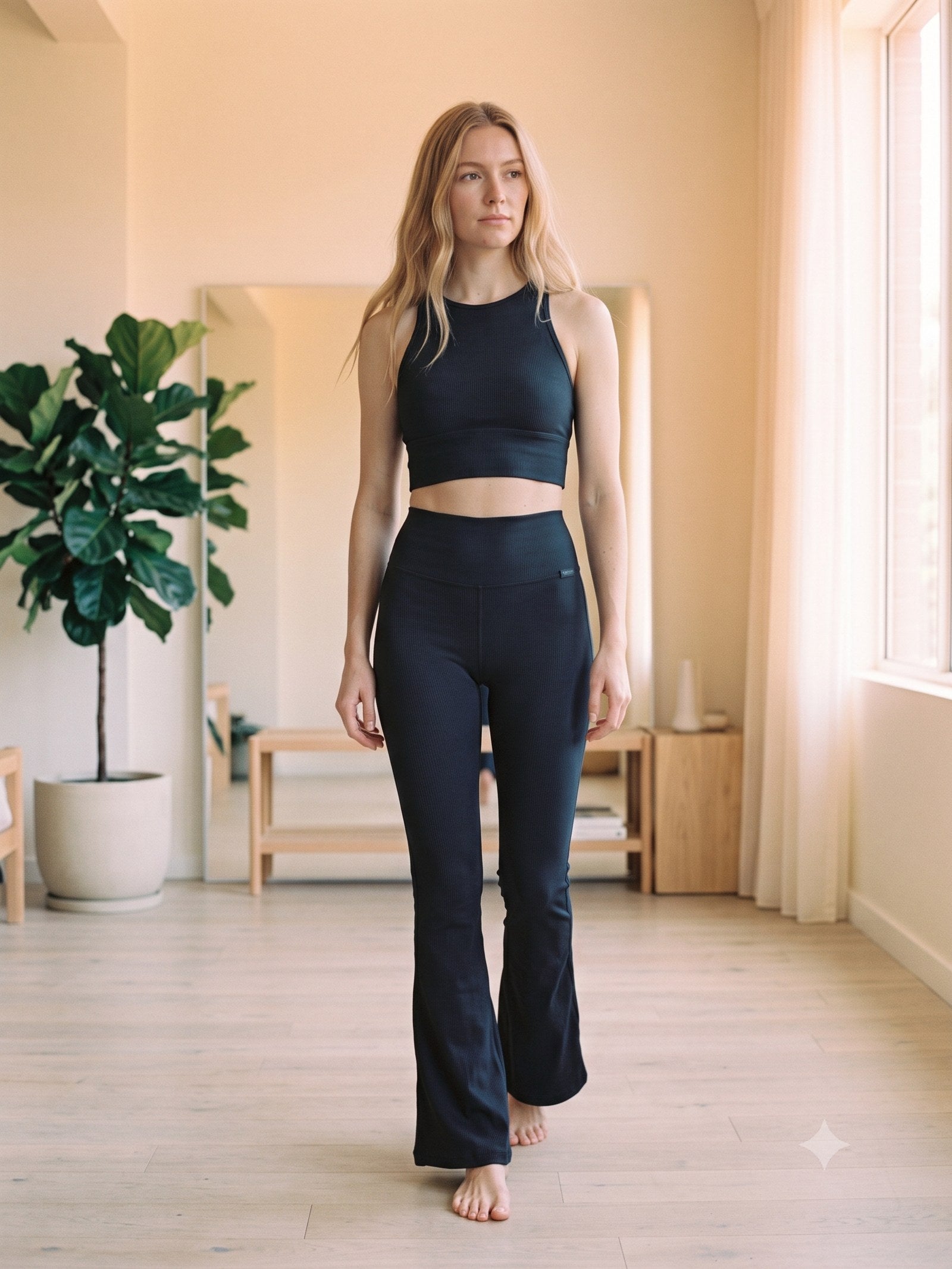 Pulse Sculpt Flared Legging in Ink, front