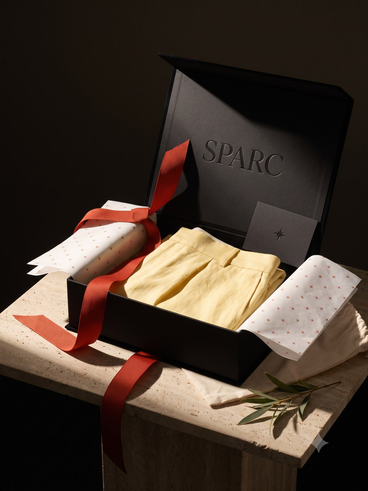 Tinder Linen-Silk Bermuda, the box